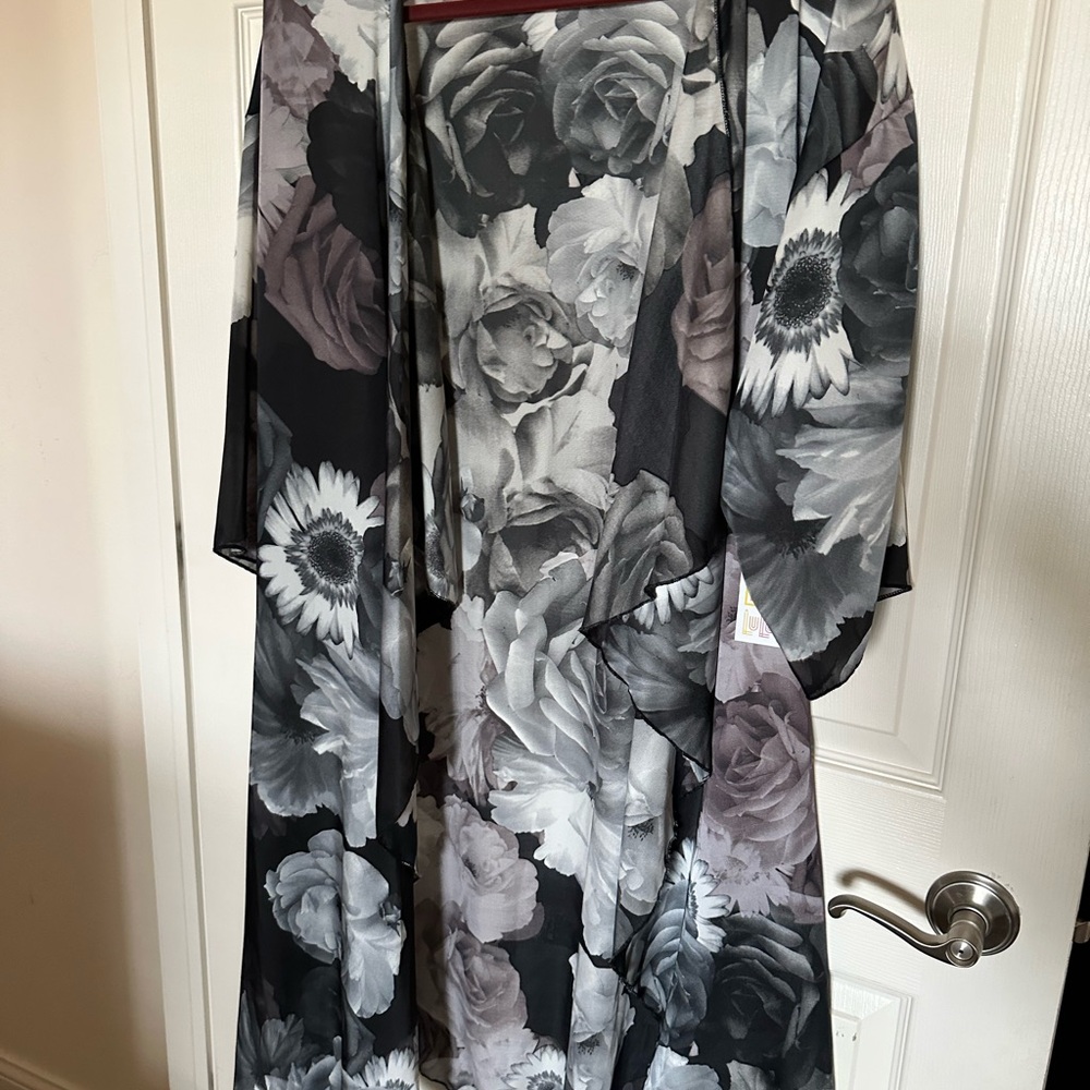 Floral Black and Gray Kimono